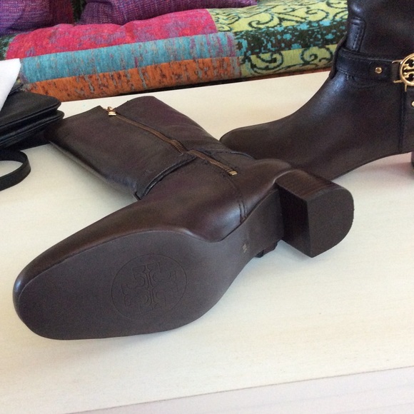 COPY - Boots - Picture 2 of 5